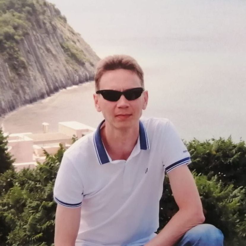 Андрей Романенко